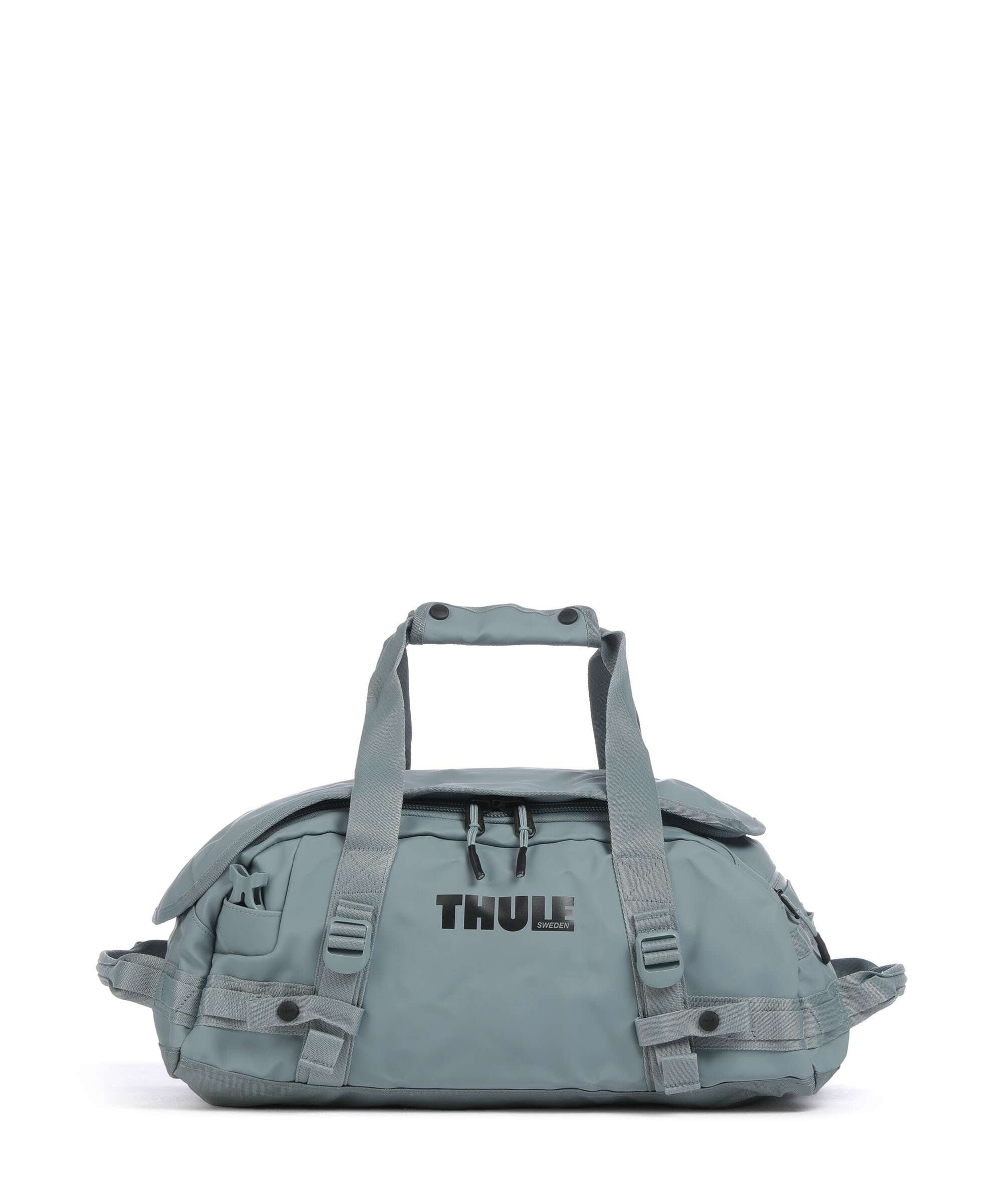 Thule Chasm 30 Weekend bag pond