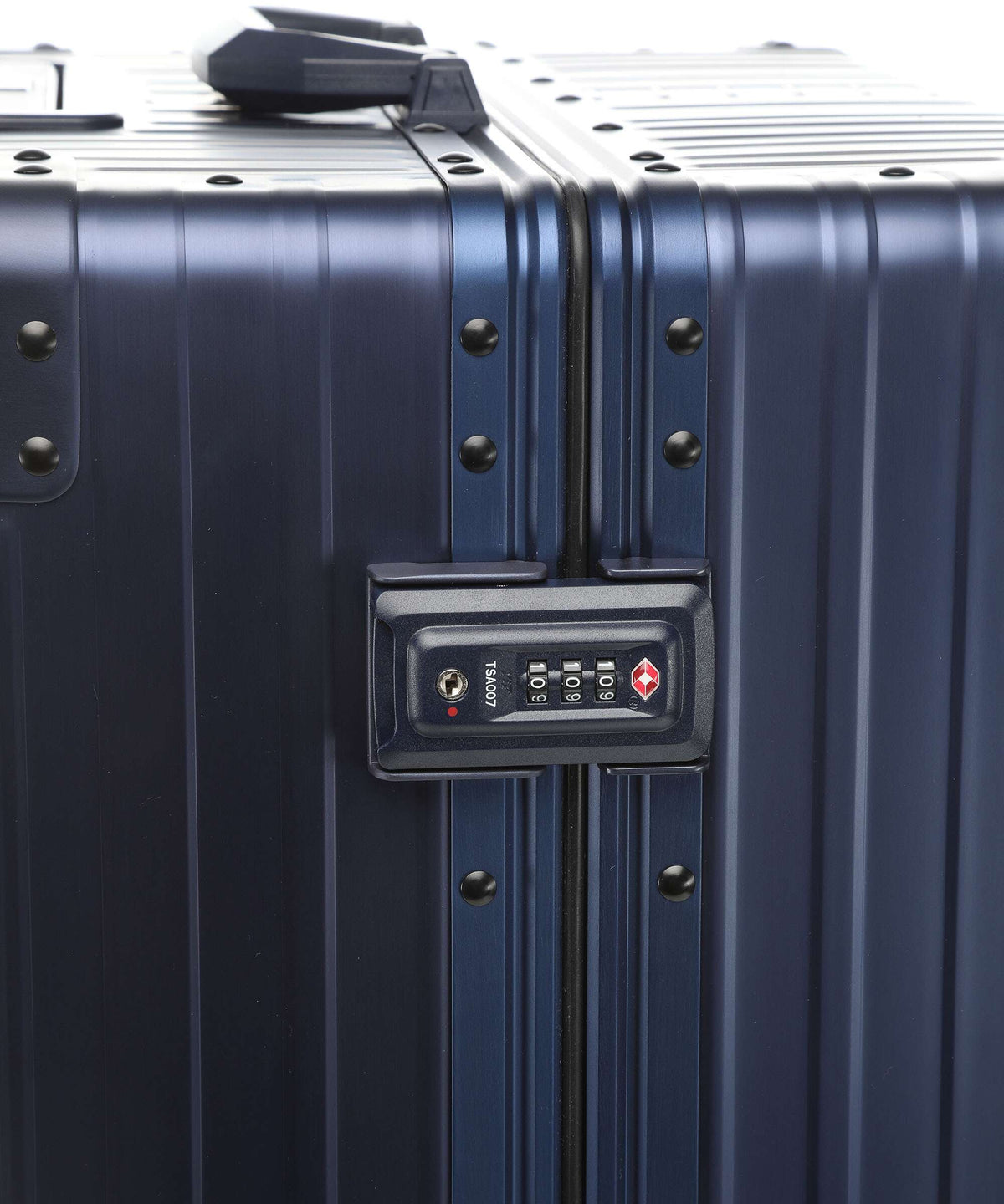 Aleon 30 Macro Traveler Spinner (4 wheels) saphire