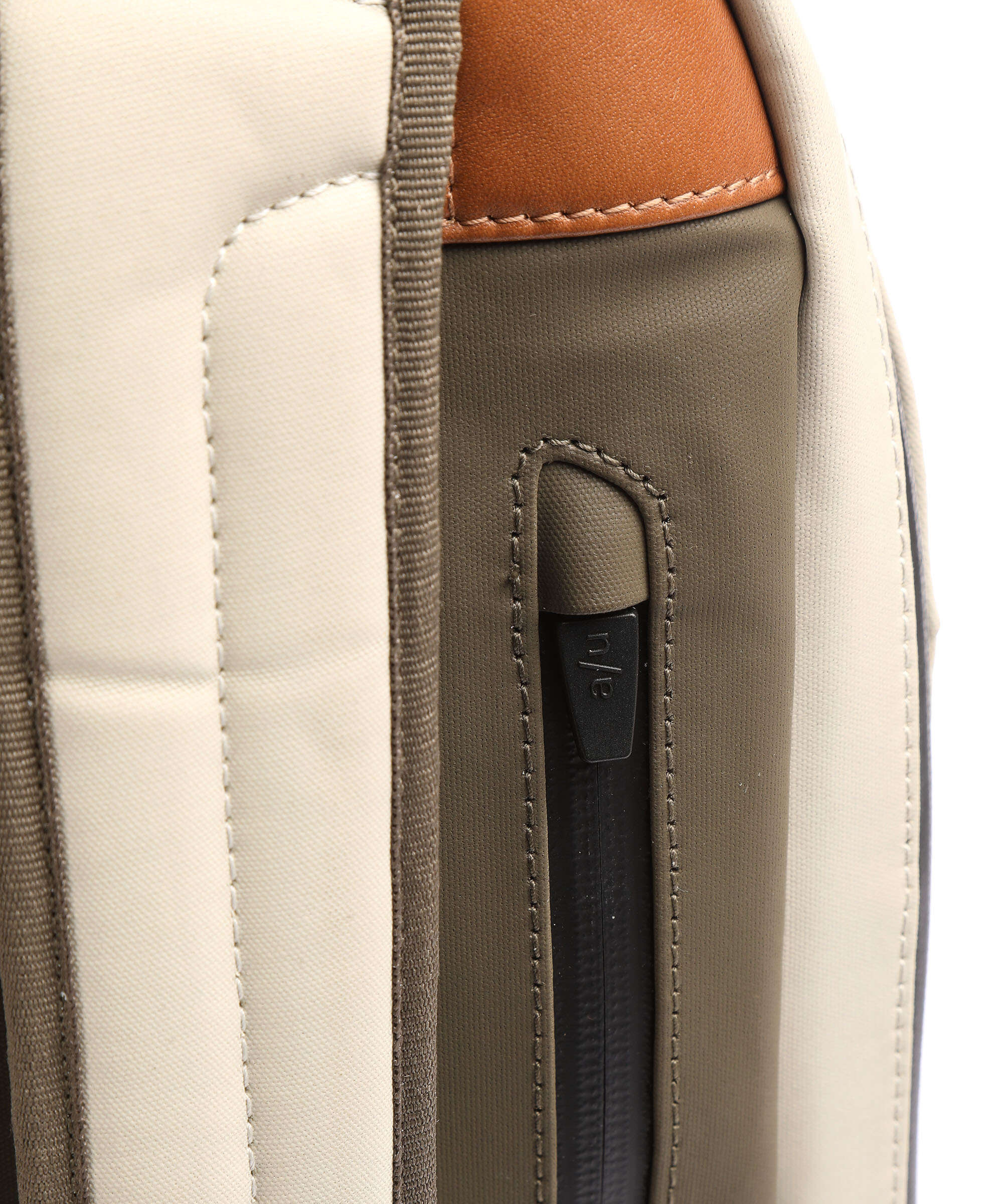 Aunts & Uncles Japan Hamamatsu Backpack dust