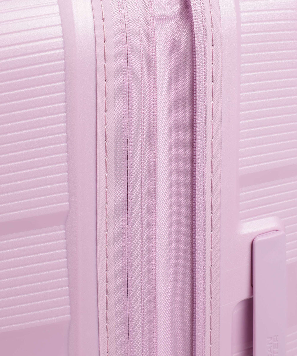 American Tourister Starvibe Spinner (4 wheels) metallic pastel lavender