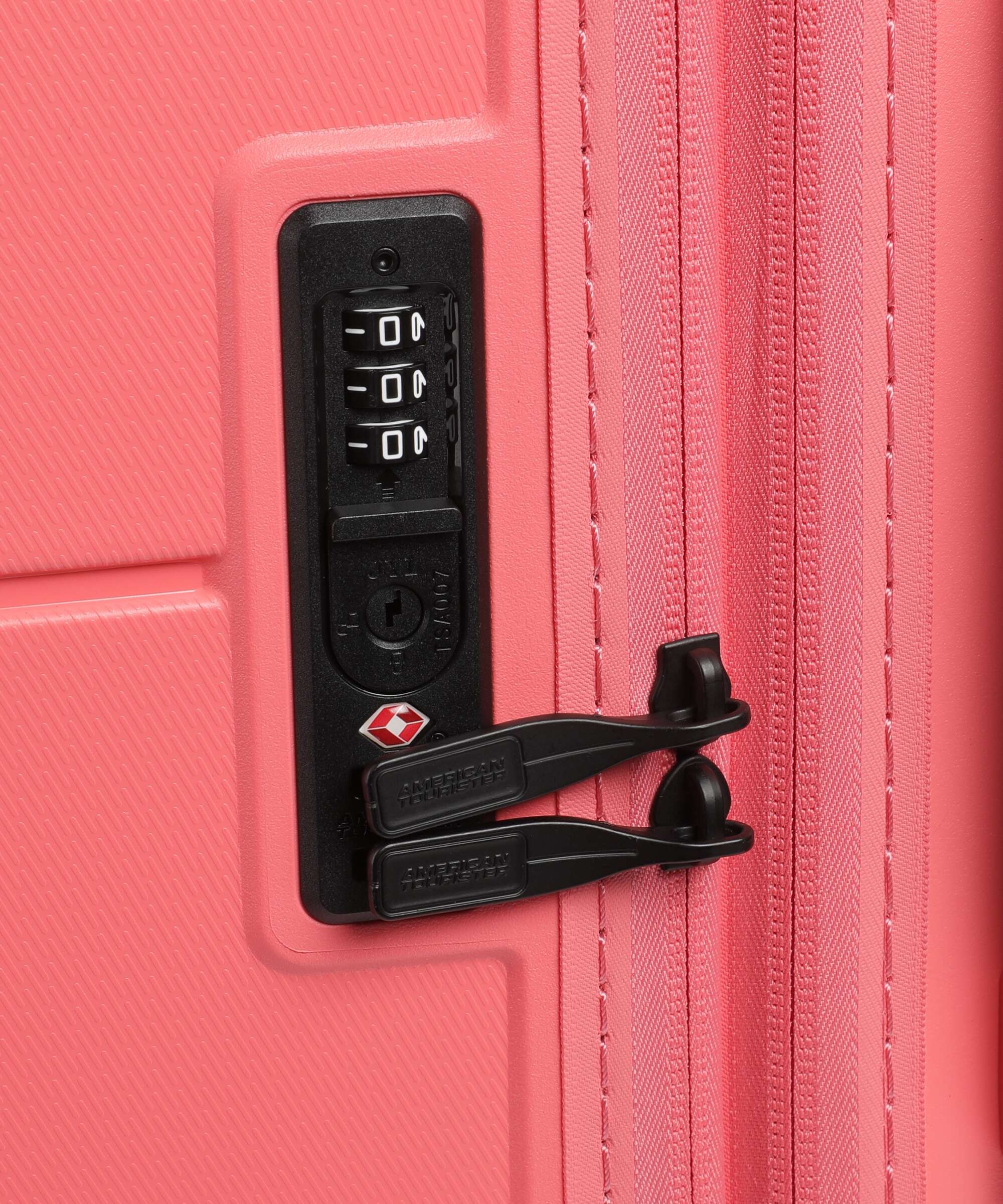 American Tourister Dashpop Spinner (4 wheels) sugar pink