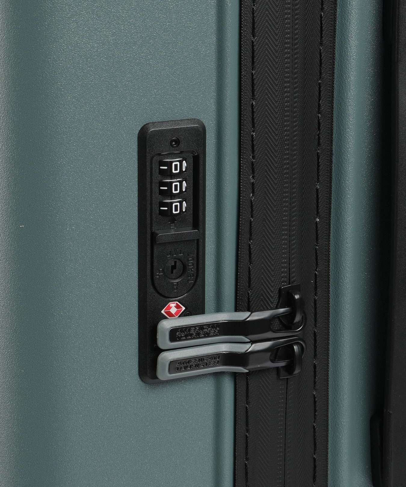 American Tourister Trailon Spinner (4 wheels) dark forest