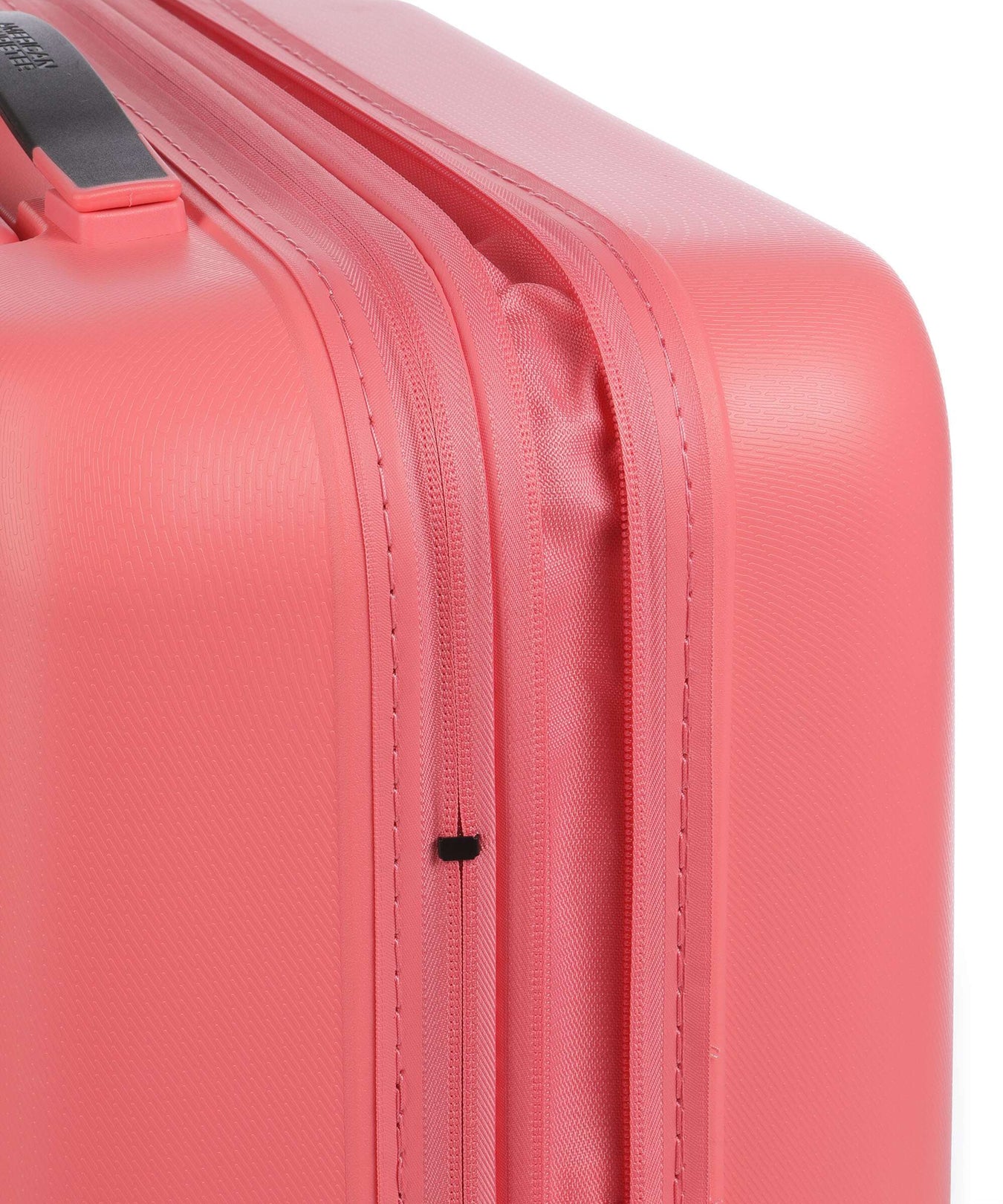 American Tourister Dashpop Disney Spinner (4 wheels) minnie pop letters