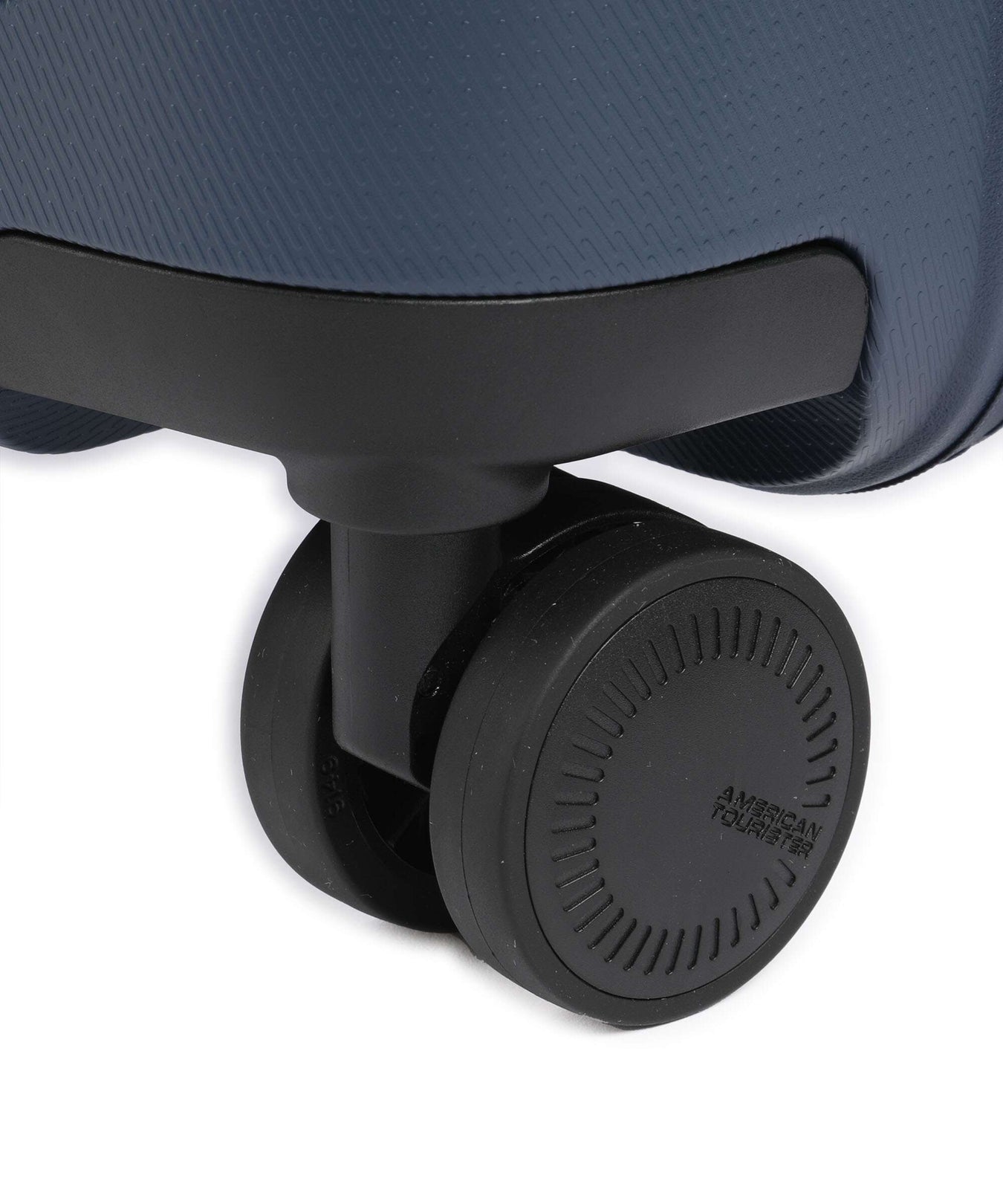 American Tourister Dashpop Disney Spinner (4 wheels) mickey pop letters