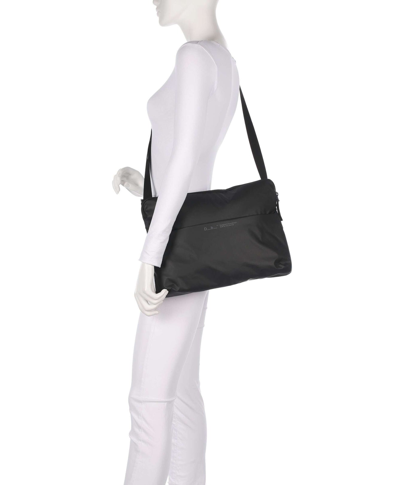 Db Ramverk 16 Laptop bag black out