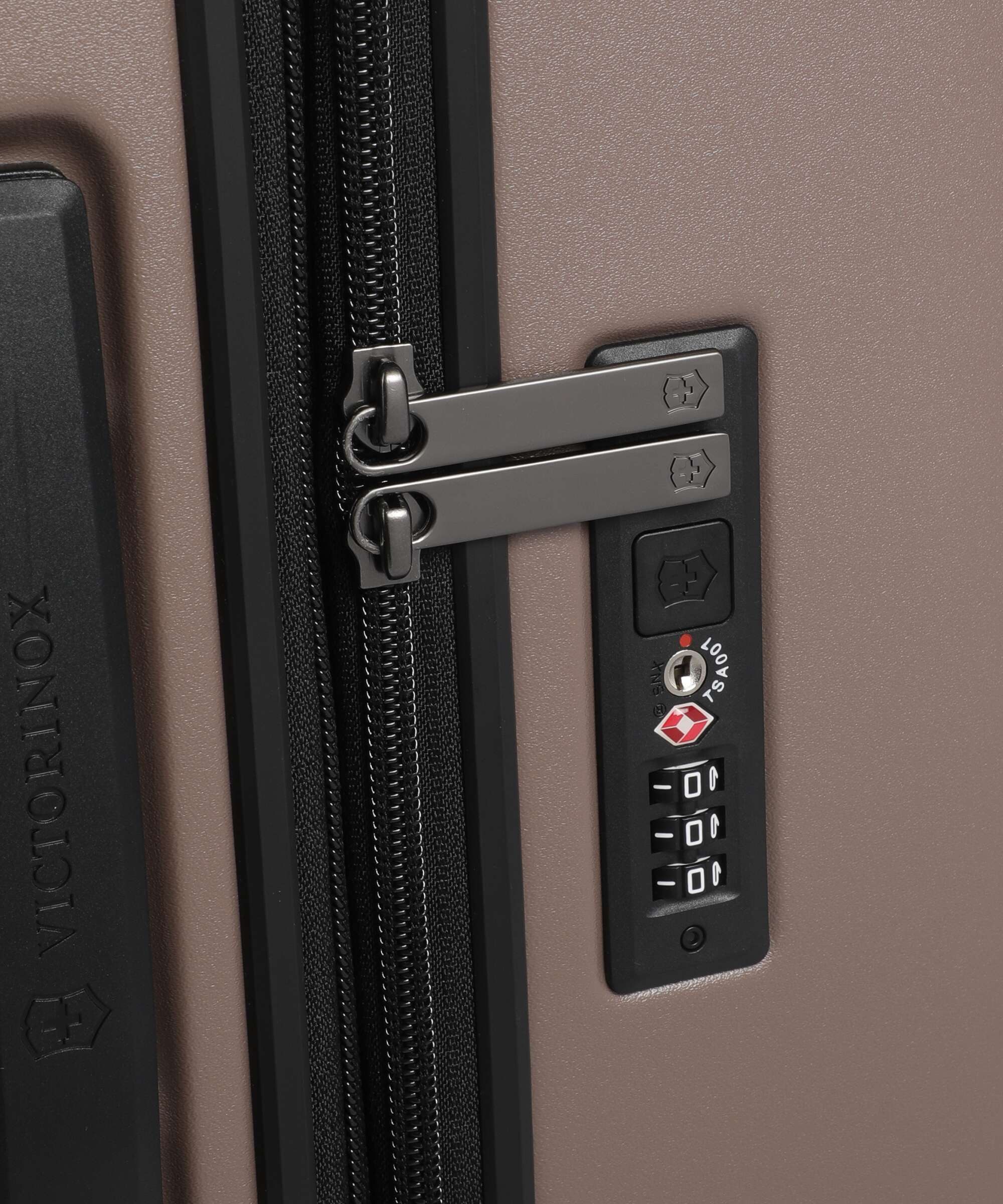 Victorinox Airox Advanced M Spinner (4 wheels) taupe brown