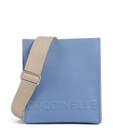 Coccinelle Myrtha Maxi Logo Crossover väska azul