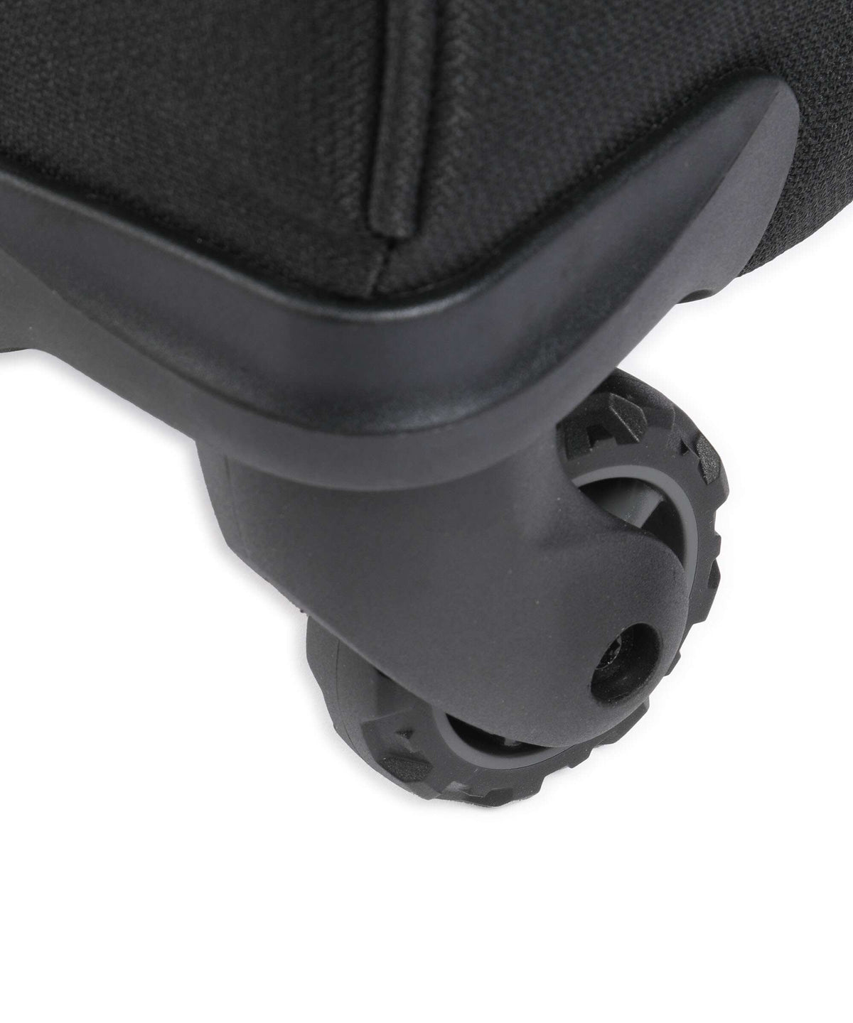 Eagle Creek Gear Warrior Carry On Spinner (4 wheels) black
