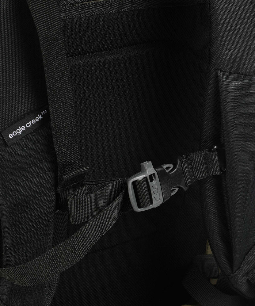 Eagle Creek Expanse Convertible 85 Backpack with wheels midnight black