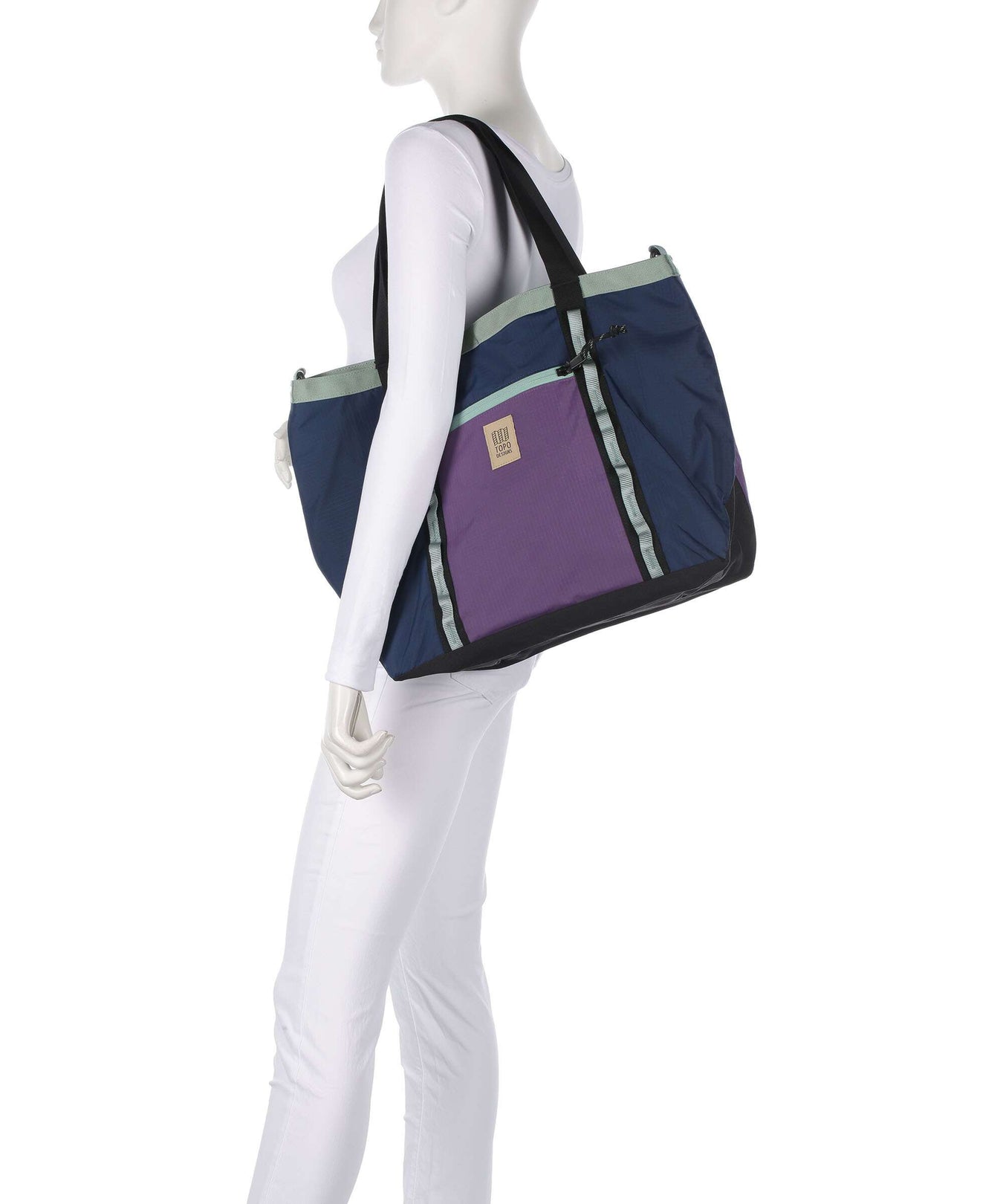 Topo Designs Mountain Utility Hobo bag midnight/loganberry