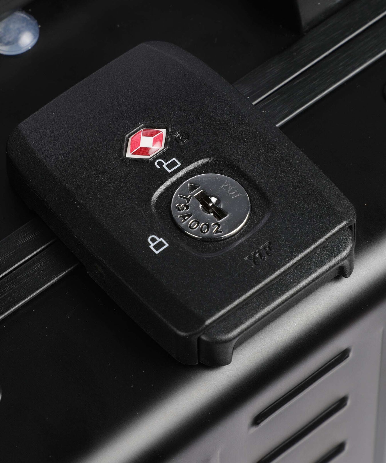 Aleon Classic 16 Vertical Briefcase onyx